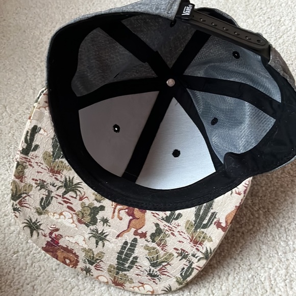 Vans hat - Picture 3 of 3